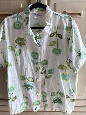 Hot Cotton by Marc Ware floral button up blouse